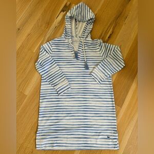 Vineyard Vines Beach cover up/dress in one. Dry fit material.